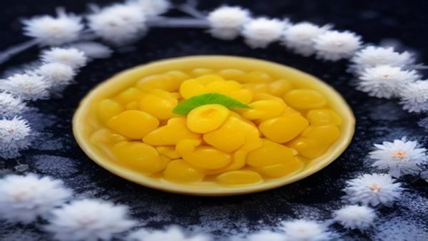 爱的曝光黄金时刻拍摄花絮视频封面，情侣在夕阳下互动，摄影师在侧面记录真实瞬间